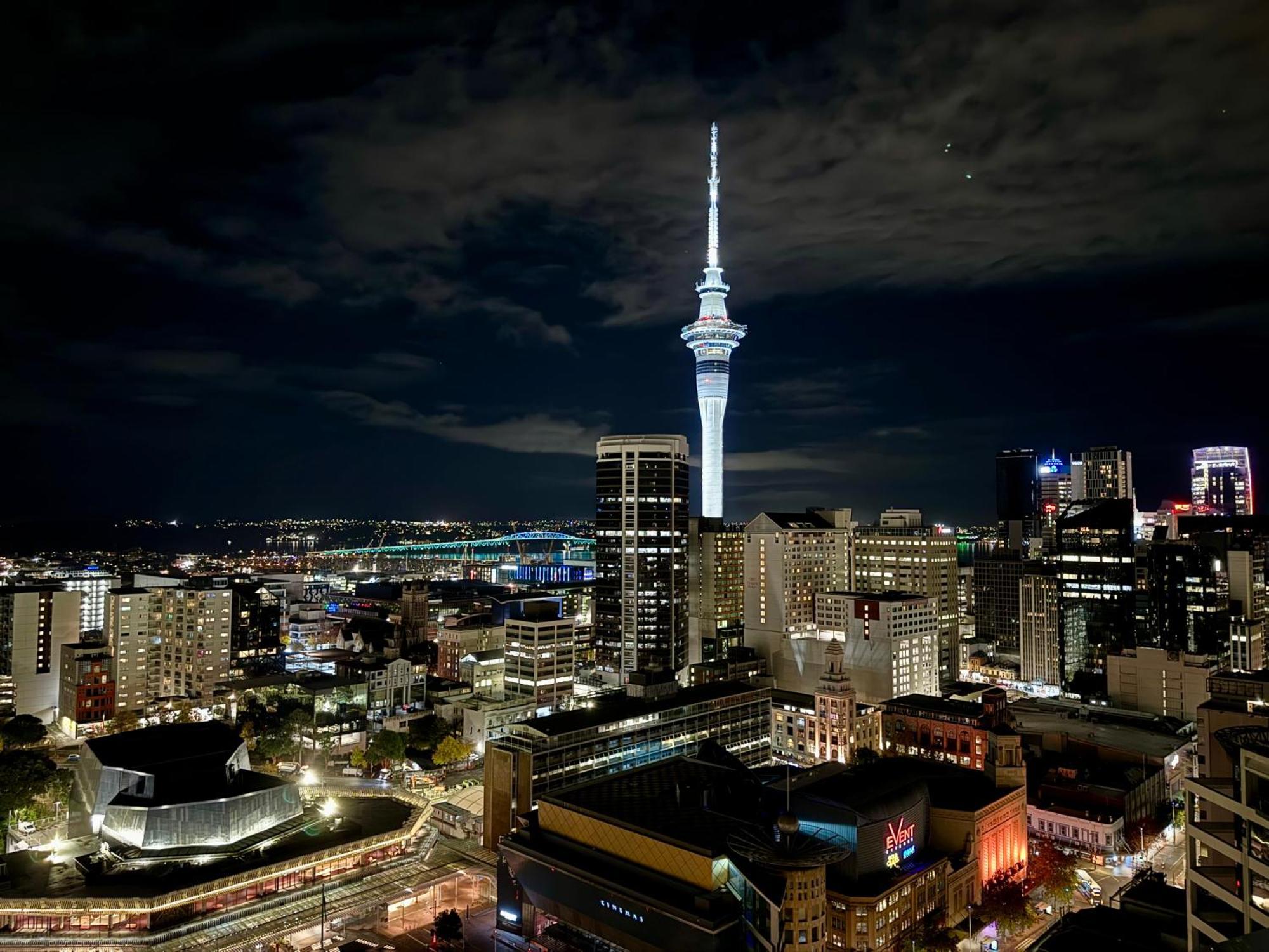Skytower And City View 2 Bedroom Apartment On High Floor Auckland Esterno foto